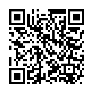 另一只手依旧抱着那个包着牌位的黑包不放二维码生成