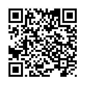 另外一个人还从桌下拿出一柄匕首二维码生成