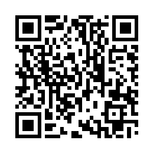 另外一个手里捧着装满了新鲜水果的银盘二维码生成