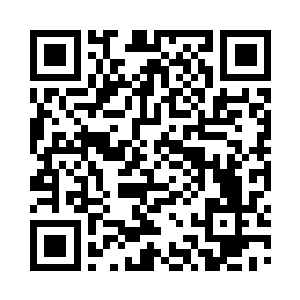 另外一个美少女猛然抓住他的头发往后一扯二维码生成