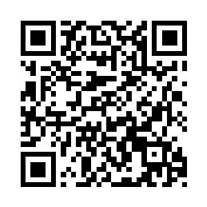 另外两个年龄稍小一点的壮年男子兴奋起来了二维码生成