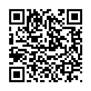 另外两人还在那里舔着墙上面的血迹二维码生成