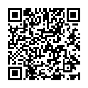 另外几个警察见此情况迅速弹出手枪向这里慢慢走来二维码生成