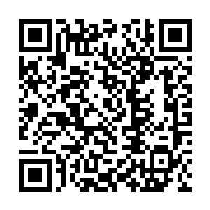 只不过如今正是半夜所以商场里只有保安在往来巡逻二维码生成