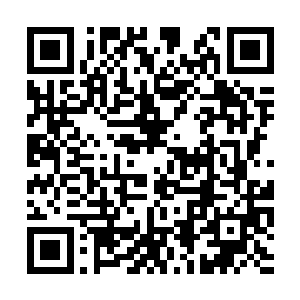 只不过这雕像的胳膊和腿部的线条都已经看不清楚二维码生成