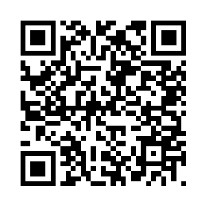 只剩下街边的路灯和空空旷旷的街道二维码生成