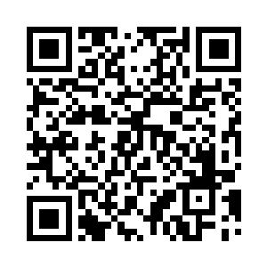 只是低垂着小脑袋伏在男人的肩膀上二维码生成