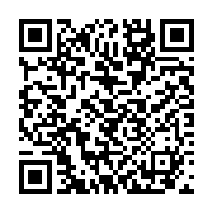 只是拿起司南下桌子上的杯子给司南下接了一杯水后二维码生成