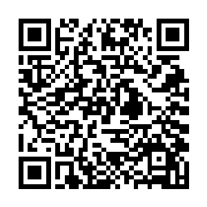 只是知道他每年都浑不费力地往外拿一首又一首的歌二维码生成