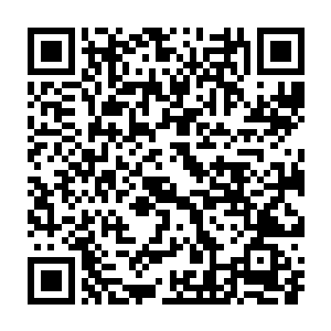 只是秦洛怎么也没办法把这个时候一脸笑意的她和外面那个威名远扬的二维码生成