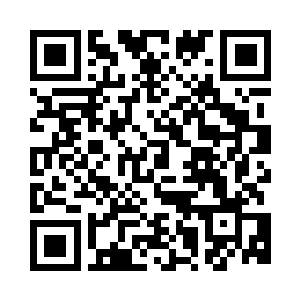 只有他的男助理在电脑前整理文件二维码生成
