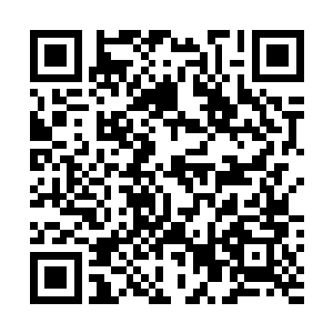 只有坐在角落里一个年纪颇大却老当益壮一脸正气的将军二维码生成