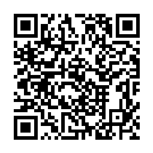 只有那酒店大堂经理不依不饶的跟在后面破口大骂的追出去二维码生成