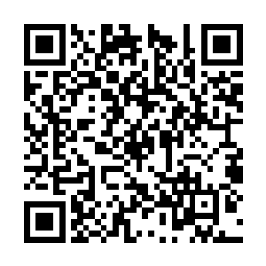 只注目观察两人在机器轰鸣中张动的嘴和表情变化二维码生成