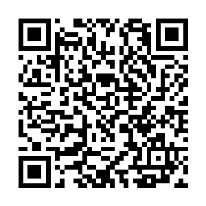 只穿着一身灰色长袍的小身板加上绷带看上去很可怜二维码生成
