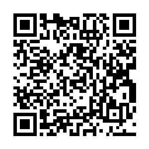 只能眼睁睁看着展台上方一座数百斤重的组合大灯从天而降二维码生成