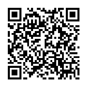 只要注意一下神秘人嘴角处隐约露出了些许笑容二维码生成