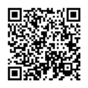 只要眼睛稍微斜一下眼角就会出现大片朦胧的黄色二维码生成