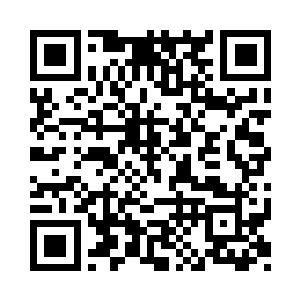 只见一个年纪不大的年轻人走进了会议室二维码生成