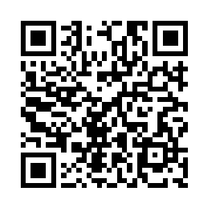 只见一些士兵搬来一些破烂的长桌放在屋前二维码生成