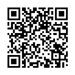 只见一名中年男子逐渐出现在他们的视线中二维码生成