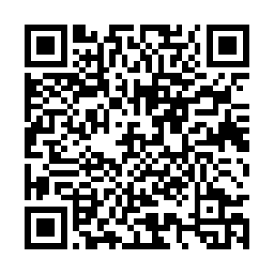 只见一名看上去二十七八岁的男子从后方走了过来二维码生成