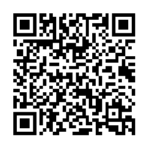 只见一名看似五十来岁的中年男子从着正驾驶位置下来二维码生成