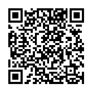 只见一名青年率领几名中年男子快步从凌云宫的山门迎了出来二维码生成