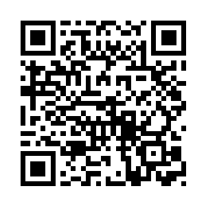 只见一队人马懒懒散散地走了出来二维码生成