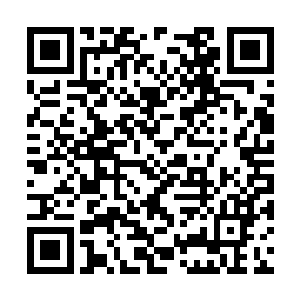 只见三小公子与周华等人正坐在窗边的一张桌子上二维码生成