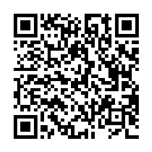只见东方夏雨笑容盈盈的来到了古清誉与乔炎楚的身前二维码生成
