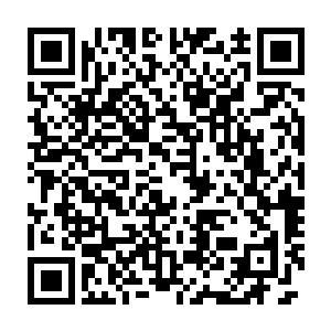 只见中年男子那笨重的身体在这名老者手中就仿佛是一只小鸡似地二维码生成