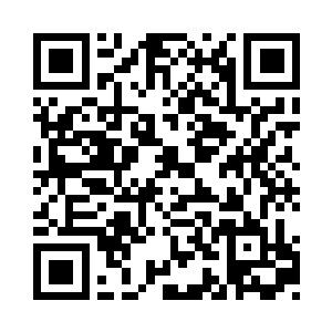 只见他正一个人负手而立站在林子内的水潭边二维码生成