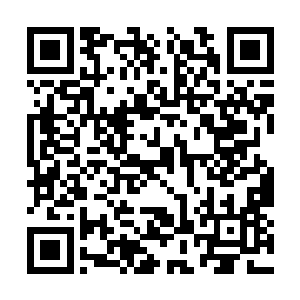 只见原本全部摊在地上的水迹竟然全部都飘了上来二维码生成