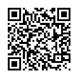 只见叶梦语一个人独自的坐在客厅里二维码生成