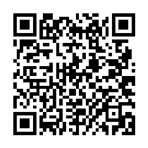 只见李守义还有于清秋以及李老爷子都坐在客厅里面聊着什么二维码生成