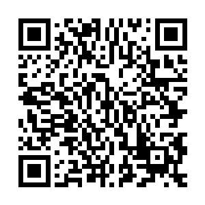 只见此刻的小龙拿着十块钱站在那名破烂老者的面前缓缓的说道二维码生成
