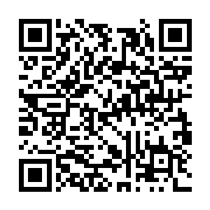 只见白虎寨左边道路上的一家旅店内内走出两人来二维码生成