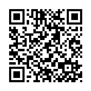 只见程国栋以及铁龙两人从机舱后面走了过来二维码生成
