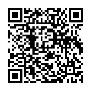 只见自己那合金铸就的战靴上不知何时出现了一道裂口二维码生成