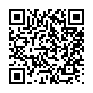 只见被掩埋在厚厚灰尘下的断垣残壁二维码生成