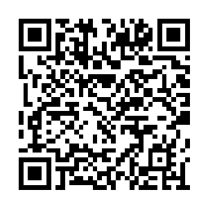 只见车内驾驶座上坐着一个戴眼镜的黑男生……二维码生成