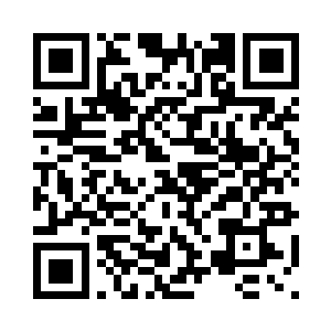 只见这家伙取出了一个木质的镜子二维码生成