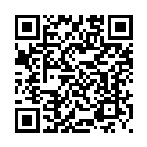 只见那前方有一行三人挡住了去路二维码生成