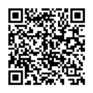 只见那圆底烧瓶就好象是一朵在夜空中绽放的烟二维码生成