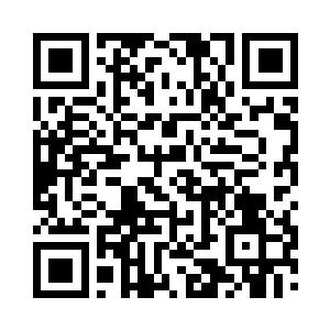 只见那块巨石的边上走出两名体型壮硕的男子二维码生成