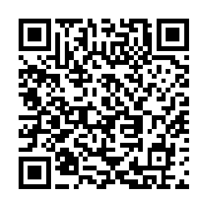只见阿喀琉斯将三叉戟的尖端部位插在 石头的下方二维码生成