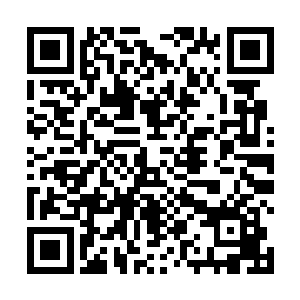 可以拿着一堆白金项链满大街看到顺眼的人就送上一条二维码生成