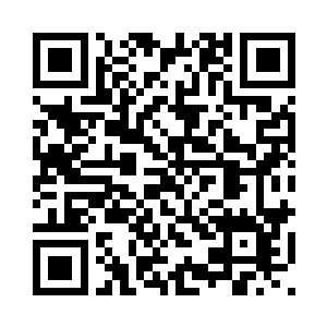 可以看见有一角卡在床架的骨缝里二维码生成