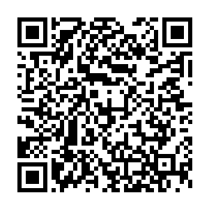 可在萧强把网上的一些图片和看图说话的言论展示给她们看的时候二维码生成